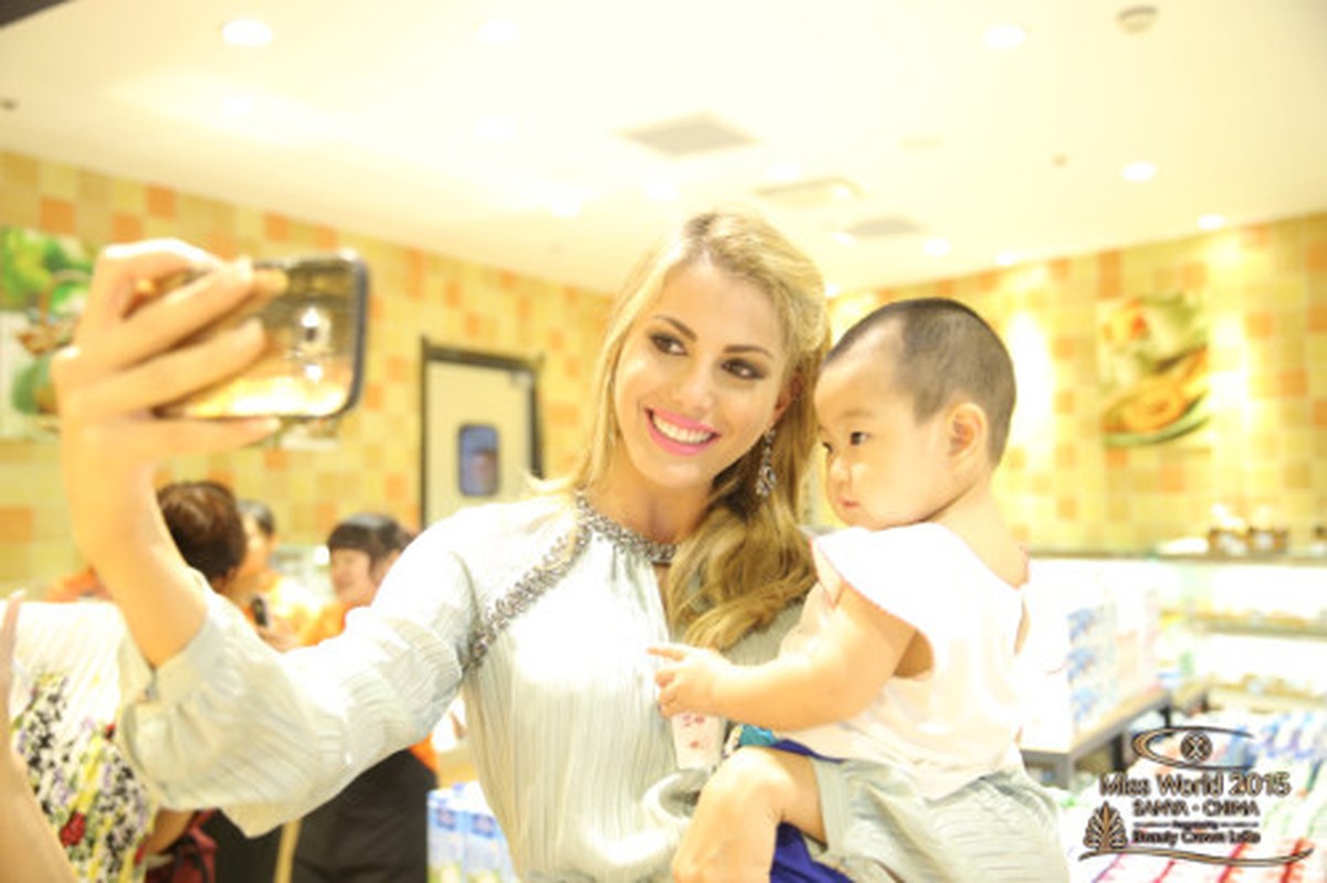 Lan Khue tung bung shopping cung nguoi dep Miss World 2015-Hinh-15